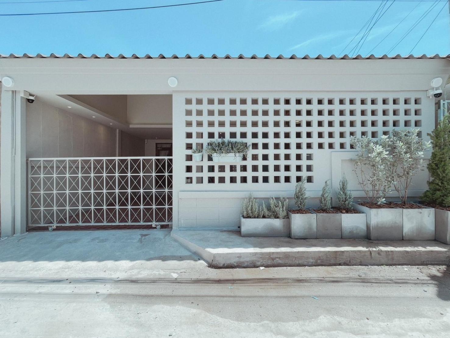 Aoboun House Bangsaen บ้านโอบอุ่น บางแสน Bagian luar foto